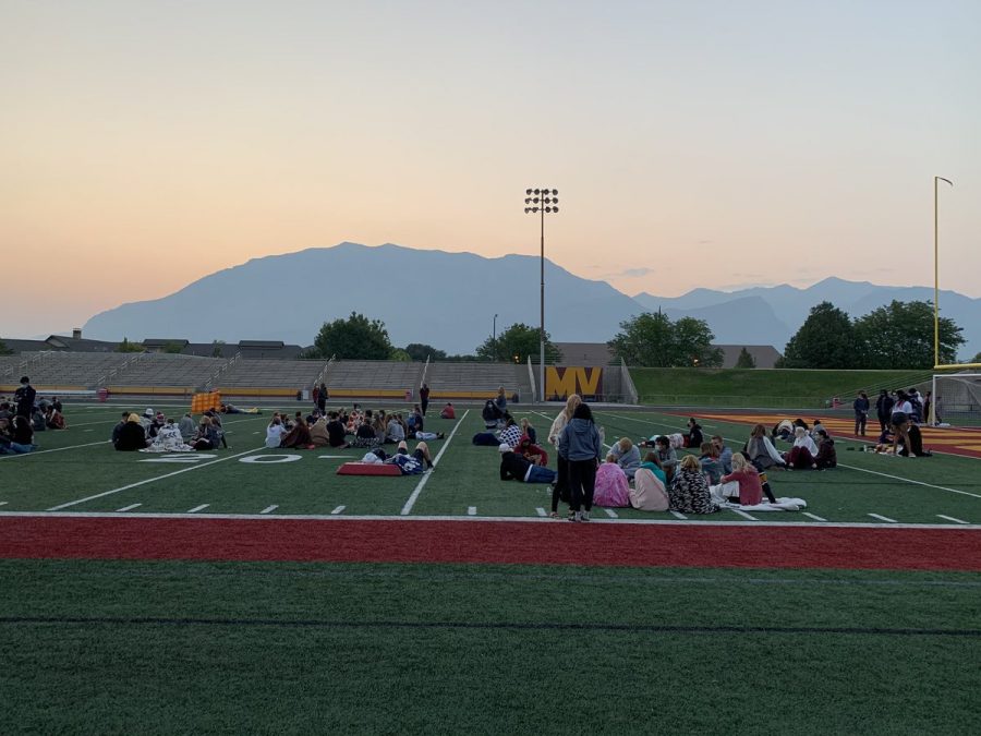 Students+in+the+Mountain+View+Bruin+Bowl+at+the+Senior+Sunrise.