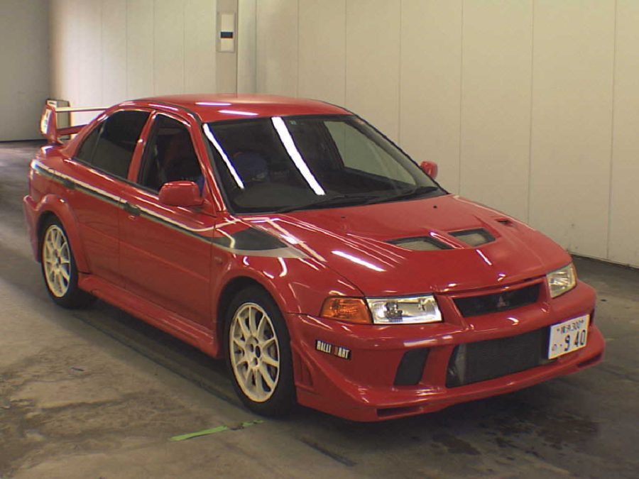 A Tommi Makinen Mitsubishi Evolution VI lines up for a daily auction.